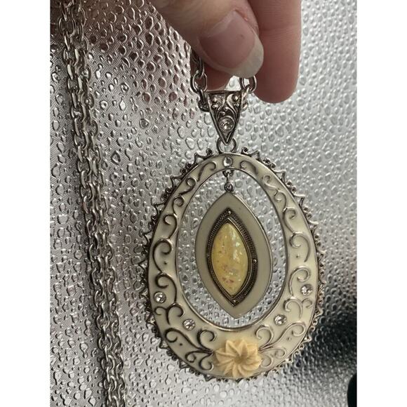 Beautiful White Enamel Silver Tone With Yellow Flower Large Statement Necklace - Picture 6 of 6